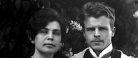 Auf dem Bild sind ein Mann und eine Frau. Es ist das Ehepaar Hermann Rorschach und Olga Stempelin