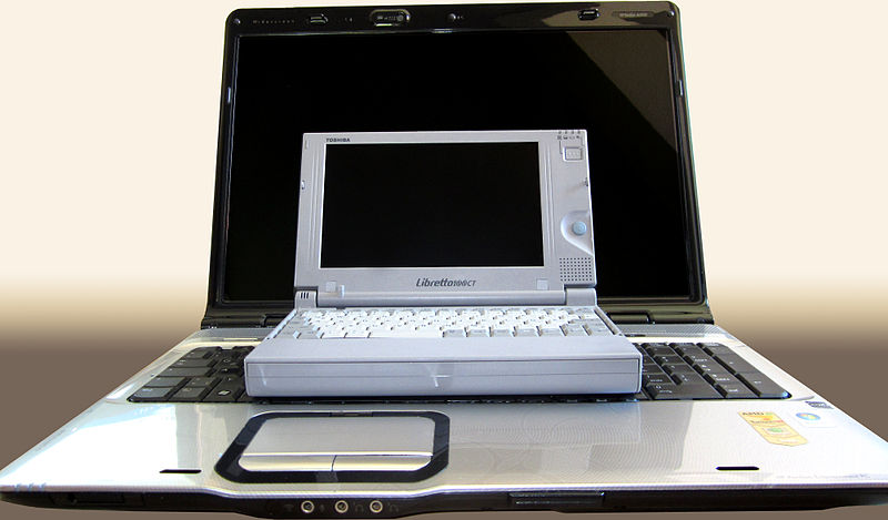 Auf dem Bild ist ein Netbook und ein Laptop zu sehen