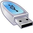 Auf dem Bild ist ein USB-Stick zu sehen. Auf dem USB-Stick ist das Zeichen für den USB-Anschluss.