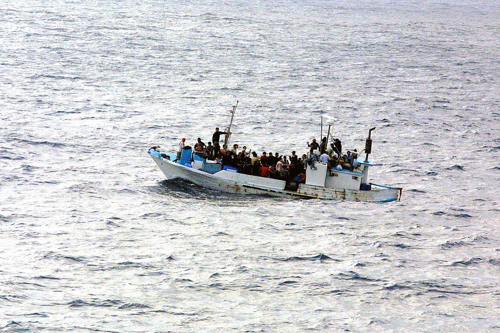 Datei:Flüchtlings·schiff.jpg
