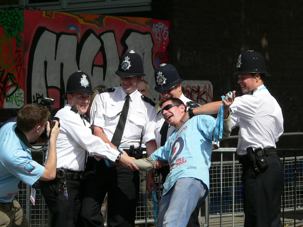 Auf dem Bild sind Polizisten beim Notting-Hill-Karneval zu sehen
