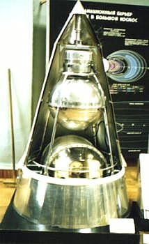 Auf dem Bild ist die Raketen·kapsel von Laika zu sehen