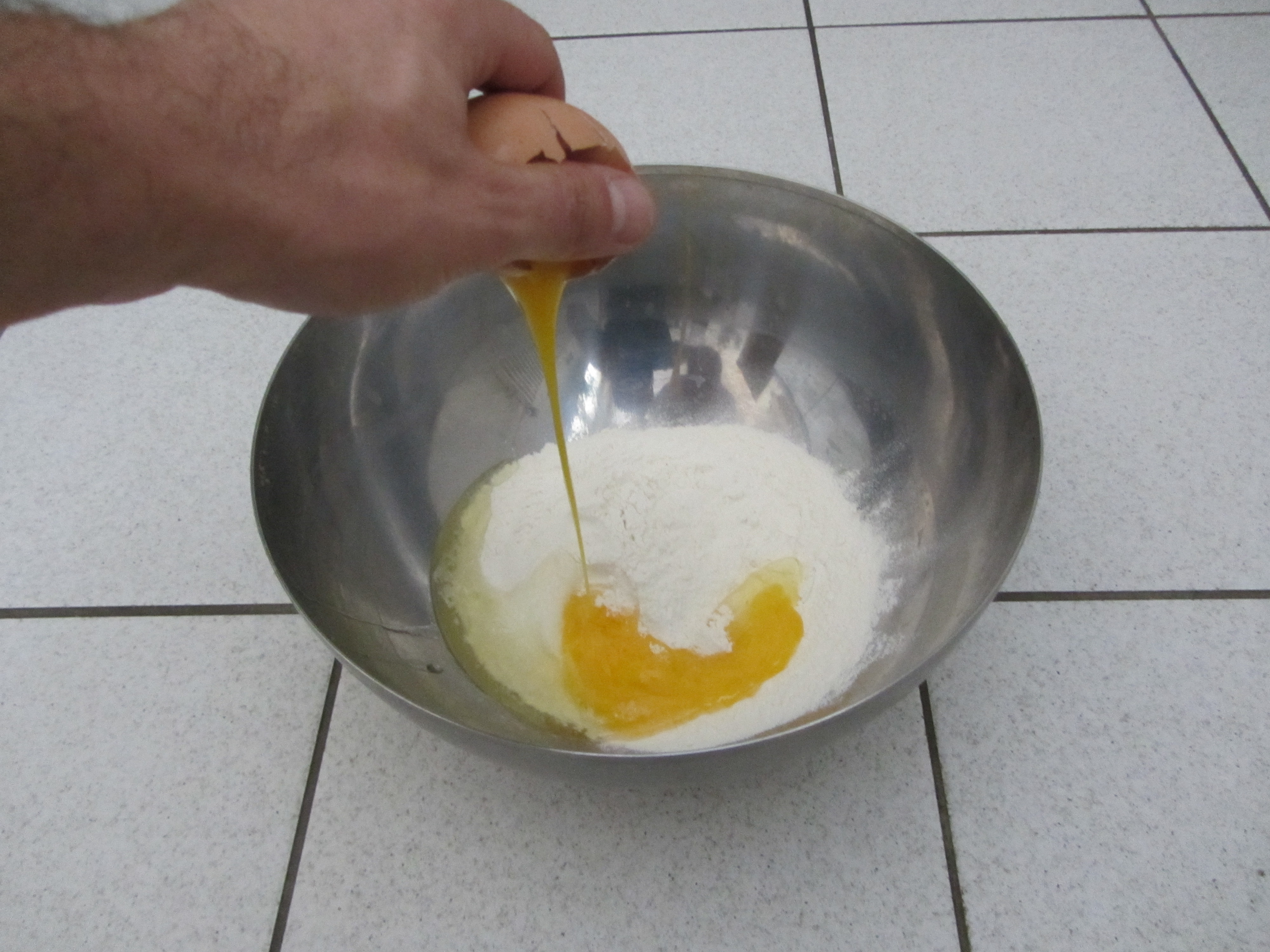 Datei:Eier-in-Schüssel(Kochen).JPG